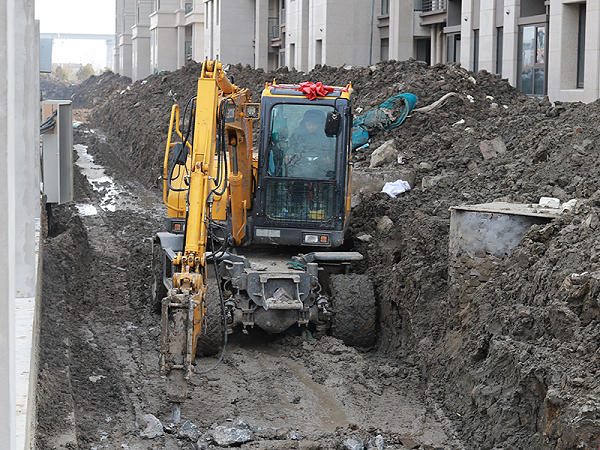 轮式挖掘机 轮式挖掘机