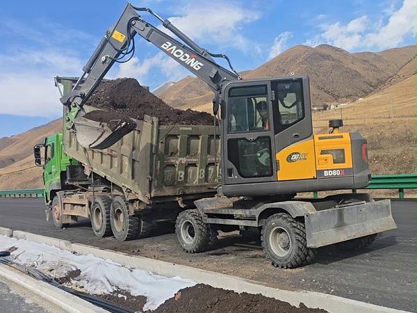 宝鼎BD80X轮式挖掘机 宝鼎BD80X轮式挖掘机