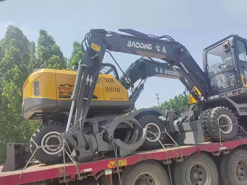 宝鼎轮式抓木机