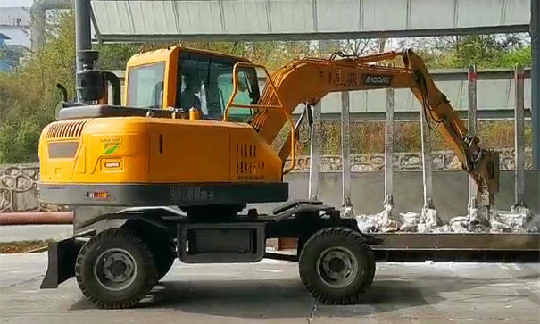 宝鼎轮式挖掘机