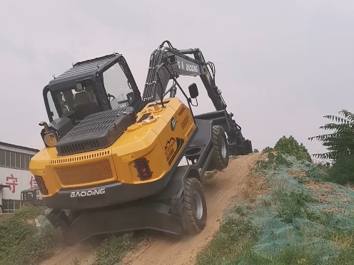 宝鼎95抓木机实心胎，山地作业的坚实保障