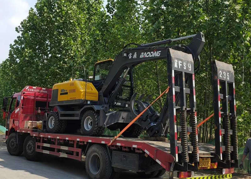 宝鼎轮式挖掘机