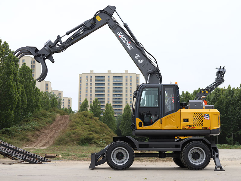 宝鼎BD125S轮式抓木机
