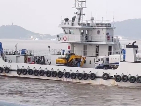 小型抓木机码头交货时如何进行的