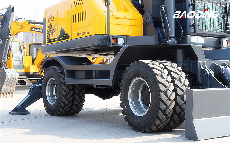 宝鼎轮式抓木机