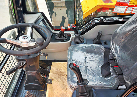 105抓木机驾驶舒适