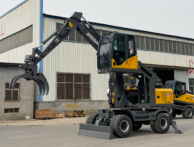 宝鼎BD120WD轮式抓木机升降驾驶室开启高空作业