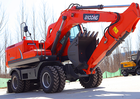 宝鼎150轮式挖掘机结构件坚固