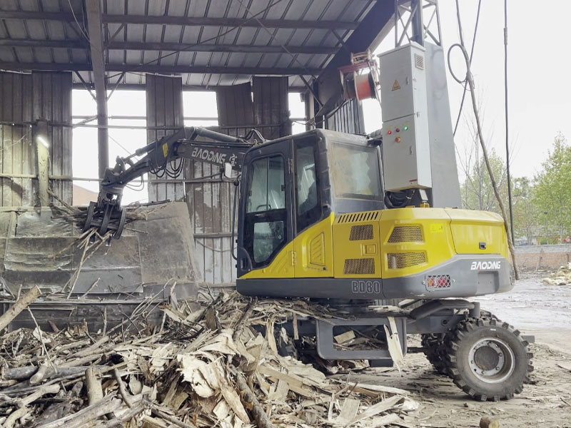 宝鼎80电动轮式抓木机的工厂新体验