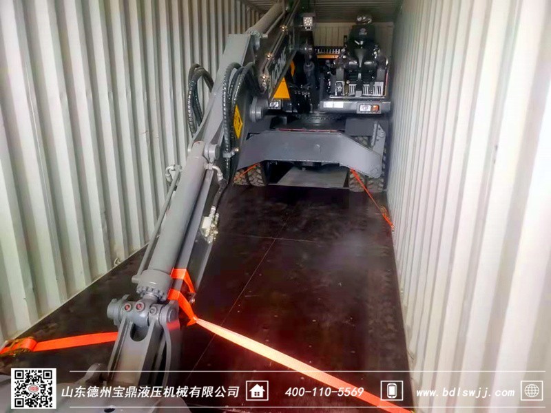 宝鼎轮式挖掘机出口