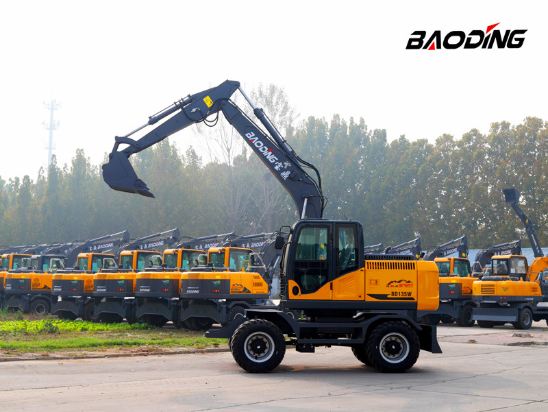 宝鼎轮式挖掘机