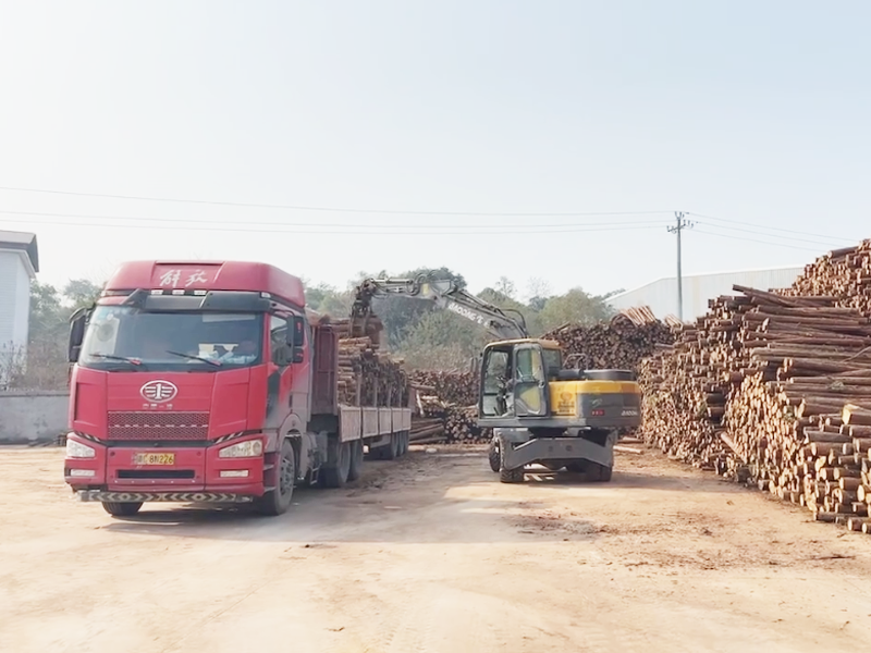 宝鼎抓木机：料场打堆效率升级的秘密武器