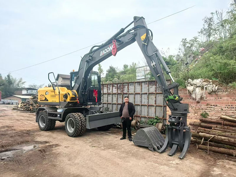 宝鼎 125Plus 轮式抓木机，全能重载作业专家