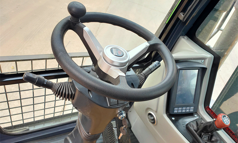 宝鼎95抓木机驾驶室图