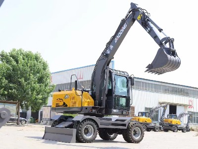 宝鼎80轮式挖掘机，灵活运转