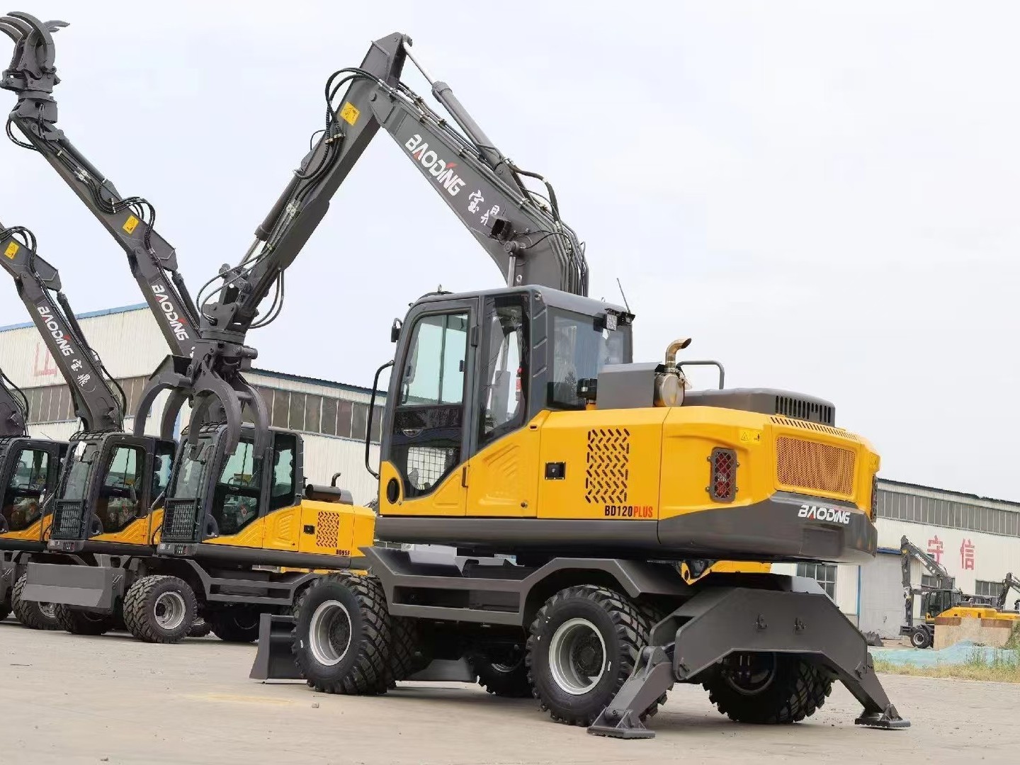 宝鼎轮式抓木机在造纸厂的利用