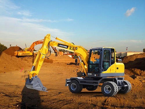 宝鼎BD80型轮式小挖掘机