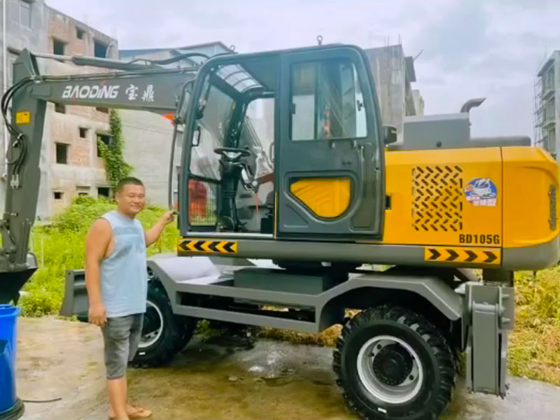 发财日选稳机！105G轮式抓木机，林业作业不翻车