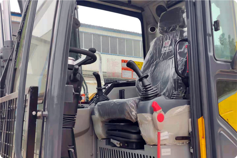 新款95抓木机驾驶室