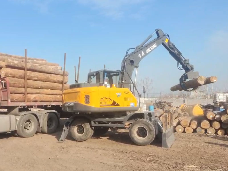 宝鼎抓草机成为农民们的得力助手