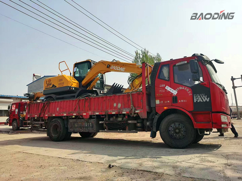 宝鼎轮式挖掘机