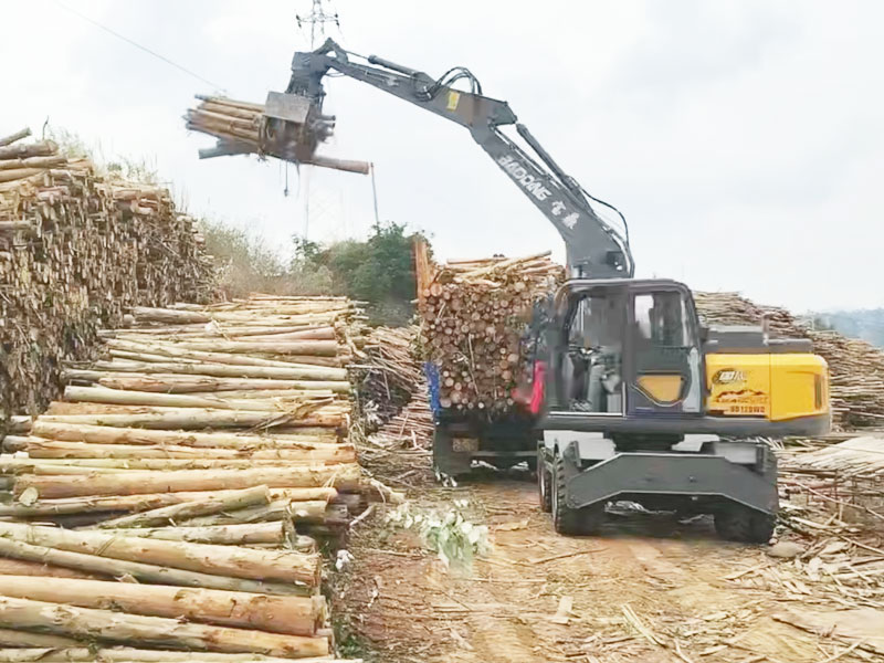 抓木速度更快，操作更灵活——宝鼎BD120WD轮式抓木机