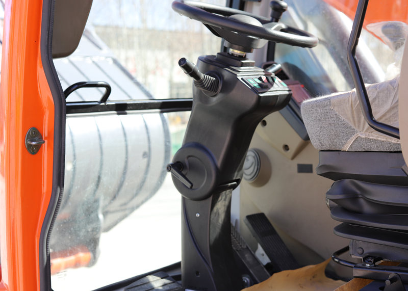 轮式挖掘机驾驶空间