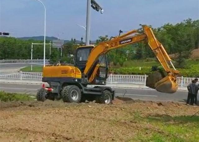 宝鼎BD80W轮式小挖掘机