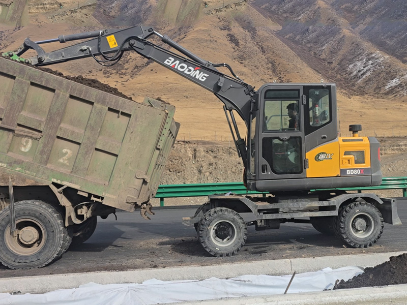 宝鼎80X轮式挖掘机